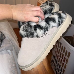 ***SOLD**UGG slippers size 8